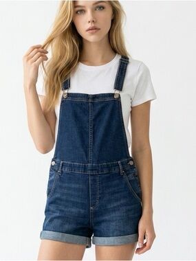 DIVIDED Blue overall shortall denim shorts.‎ Size 12
